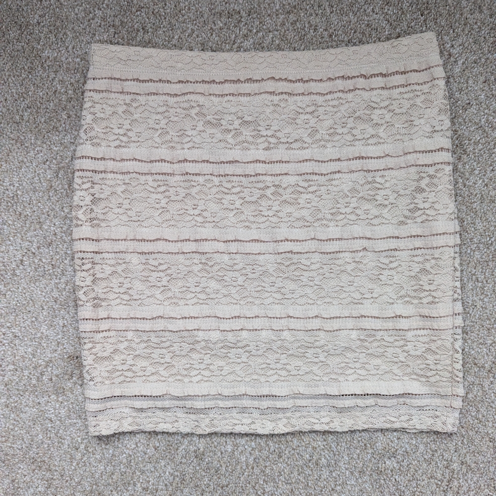 Stretchy Lace Pencil Skirt in Cream